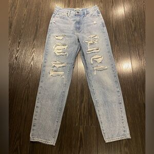 Levi’s High Waisted Mom Jeans | Light Wash Distressed | Size 27